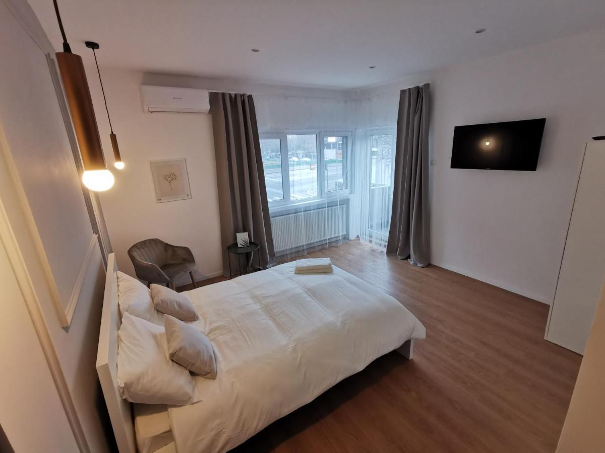 On The River Ultra Central Suites Bucarest Exterior foto