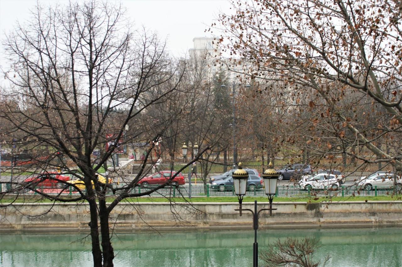 On The River Ultra Central Suites Bucarest Exterior foto