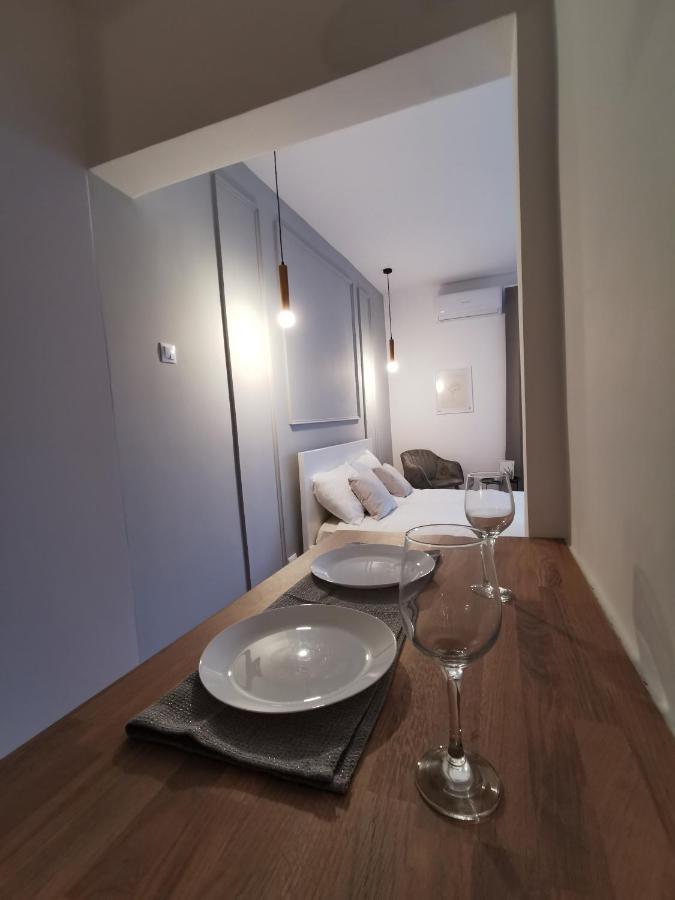 On The River Ultra Central Suites Bucarest Exterior foto