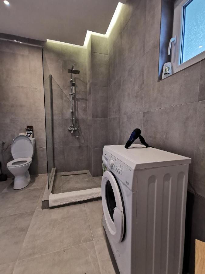 On The River Ultra Central Suites Bucarest Exterior foto