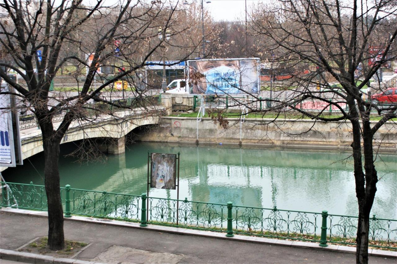 On The River Ultra Central Suites Bucarest Exterior foto