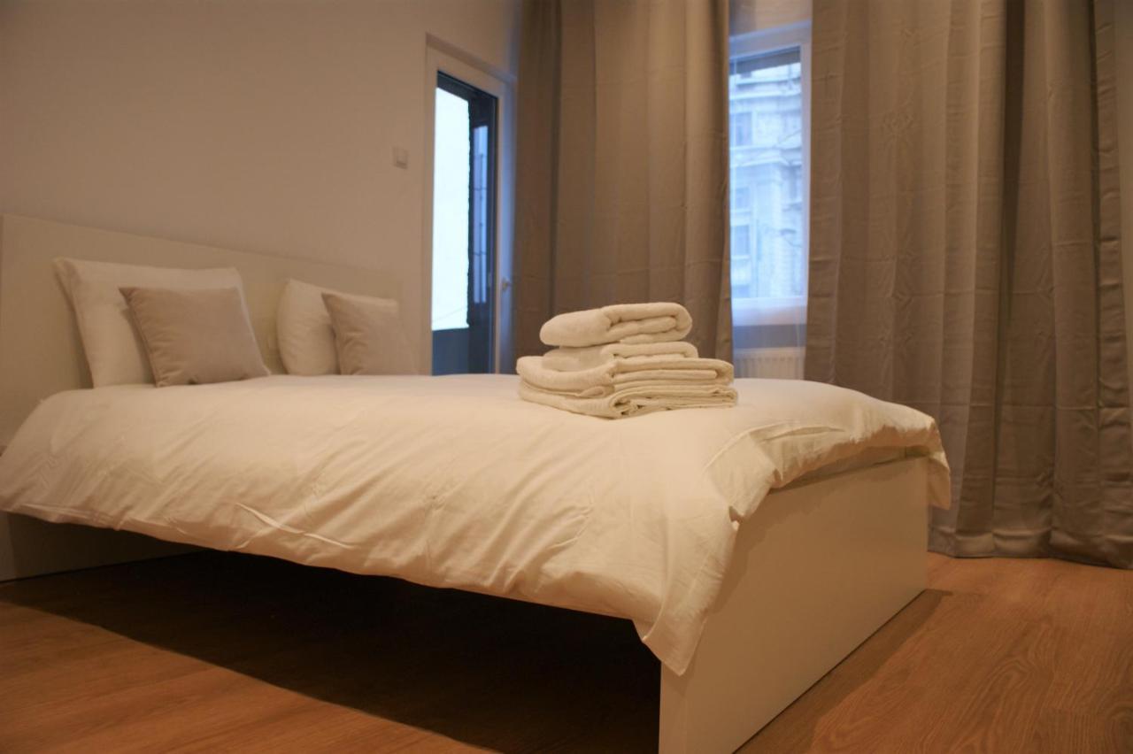 On The River Ultra Central Suites Bucarest Exterior foto