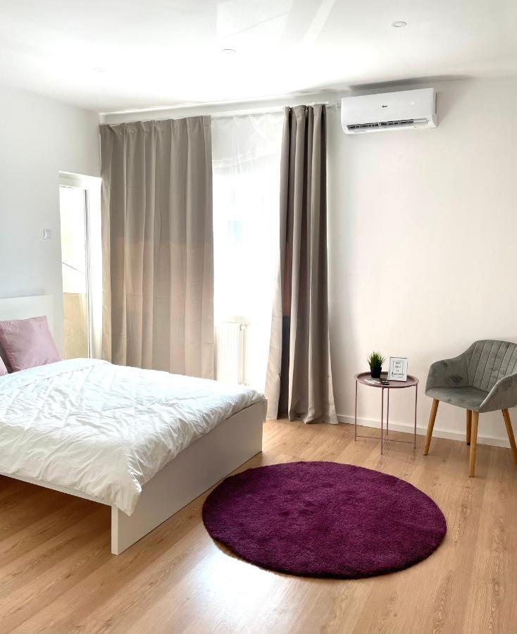 On The River Ultra Central Suites Bucarest Exterior foto