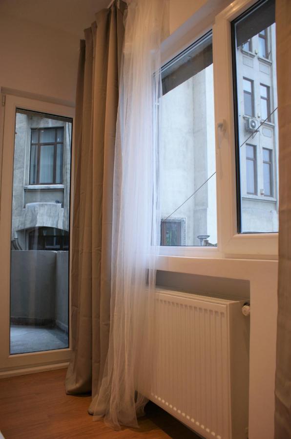 On The River Ultra Central Suites Bucarest Exterior foto