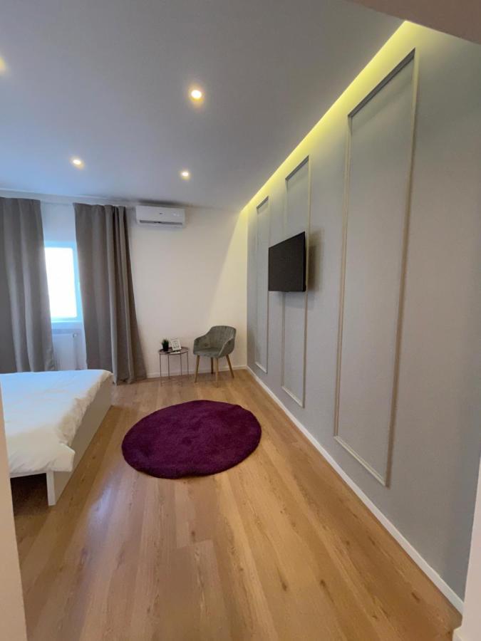 On The River Ultra Central Suites Bucarest Exterior foto